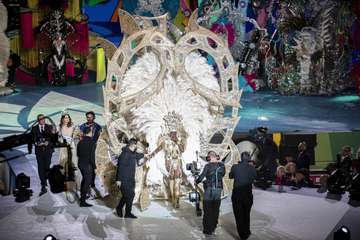 El diseñador teldense Nauzet Afonso vuela con éxito en el Carnaval capitalino (Foto TA)